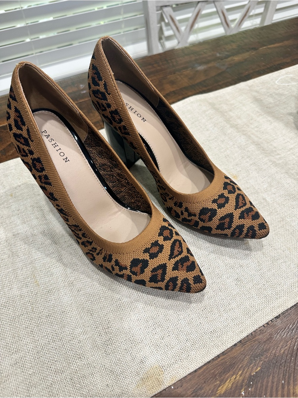 Women's Leopard Print Pointed Toe Pumps - Brown